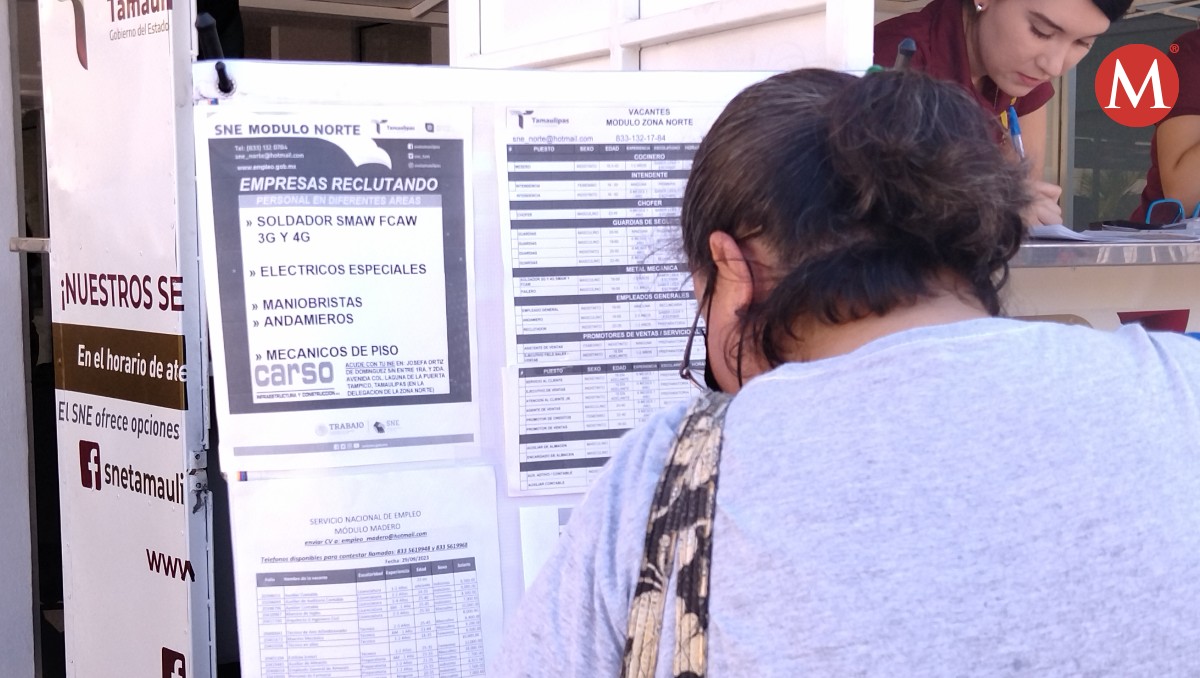 Personas de todas las edades buscan empleo en Tamaulipas. (Víctor Durán)