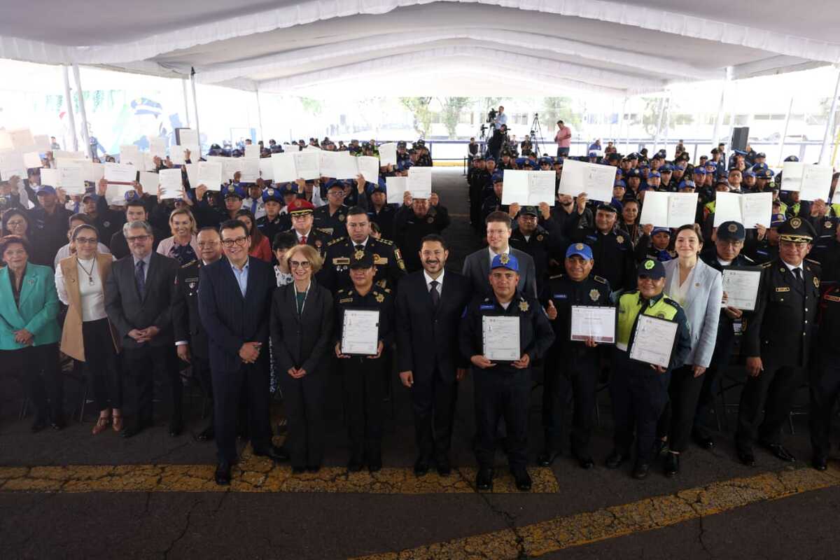 Realizan graduación de Primera generación del bachillerato policial