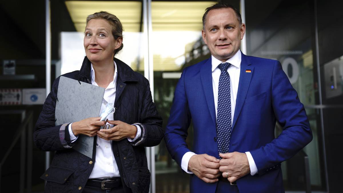 Tino Chrupalla, derecha, y Alice Weidel, dirigentes de Alternativa para Alemania | AP