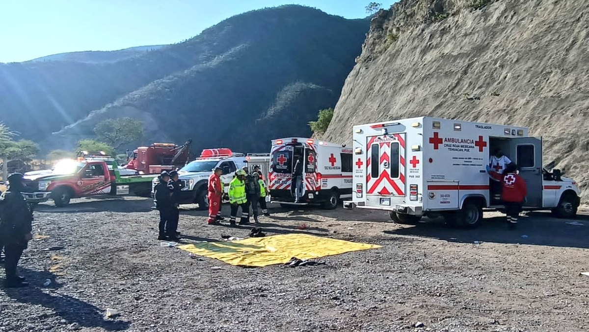 En hospitales de Puebla, 33 heridos por accidente de camión migrantes | Especial