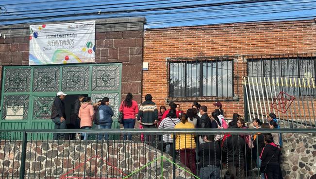 Protestan porque no hay docentes para cubrir materias y talleres. (Francisco Villeda)