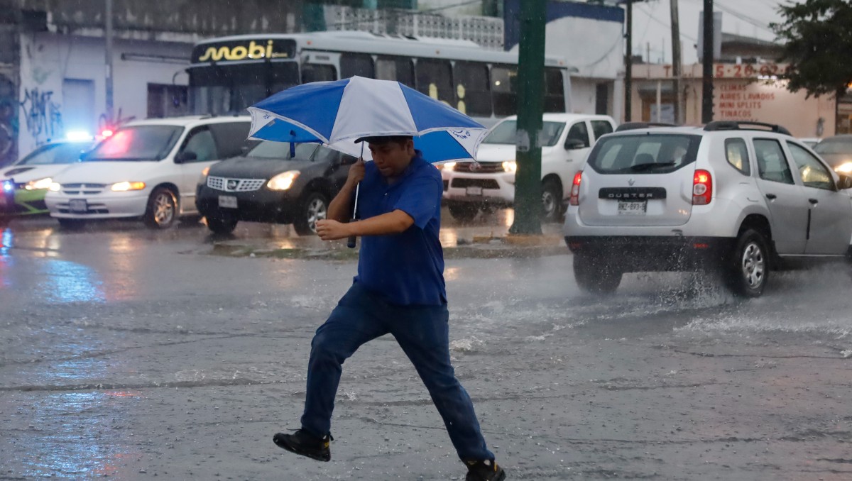 Las bajas temperaturas y lluvias ligeras continuarán en Nuevo León. Foto: Jorge López