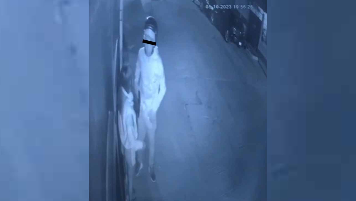 Una cámara captó el momento del robo el viernes pasado en la colonia Jacarandas.