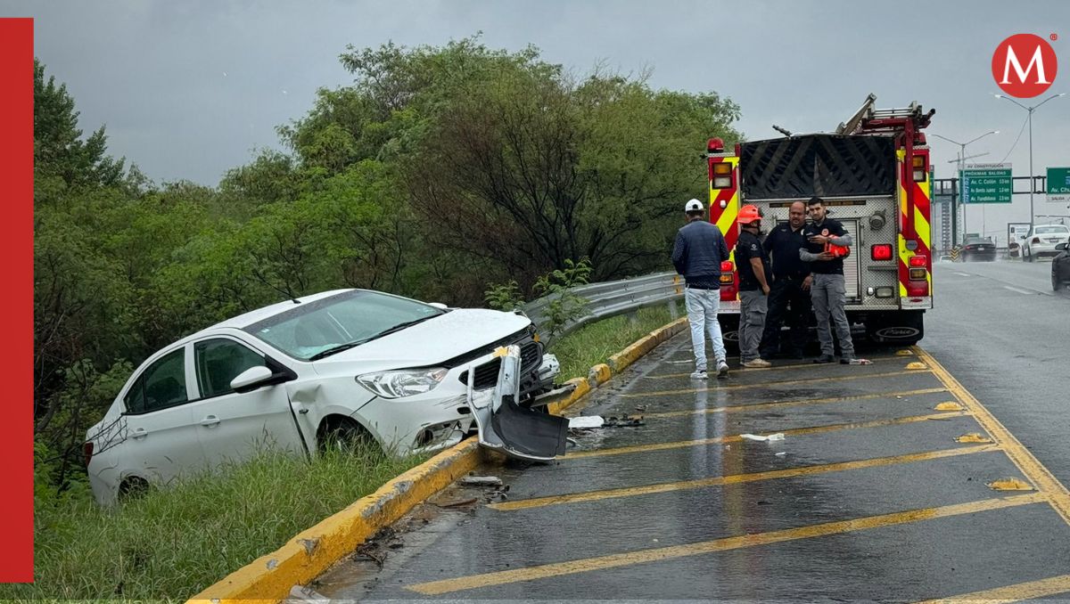 Conductor pierde el control y derrapa sobre avenida Constitución en Monterrey | Marcela Cuevas