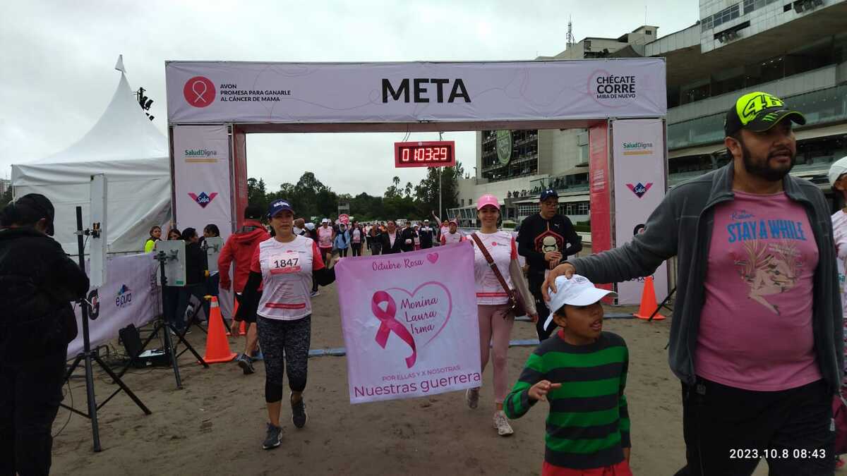 Los mensajes y dedicatorias fueron la constante en la carrera / Adriana Jiménez