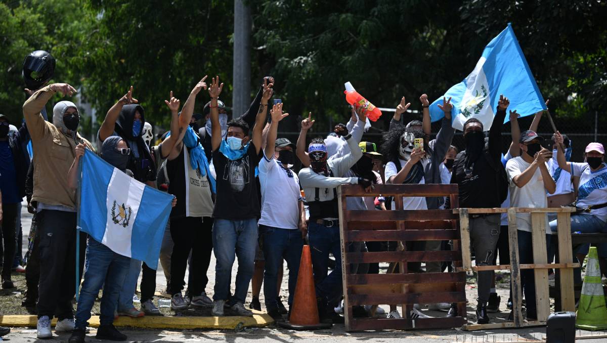 Manifestantes durante el bloqueo a vialidades en Guatemala | AFP