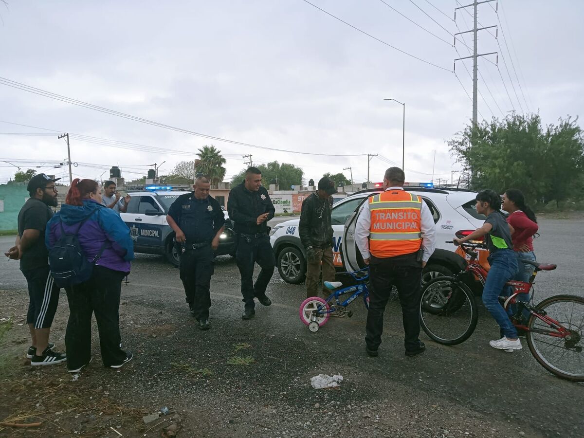 El menor se estaba atravesando entre los vehículos cuando decidieron ayudarlo. | Especial