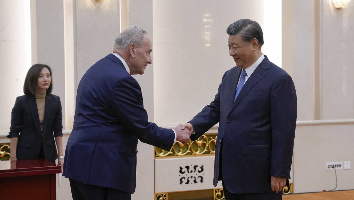 El senador Chuck Schumer y el presidente Xi Jingping | AFP