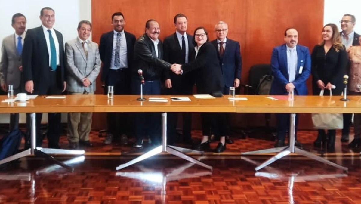 Líder del SNTE y secretaria de Educación se comprometen a trabajar juntos.