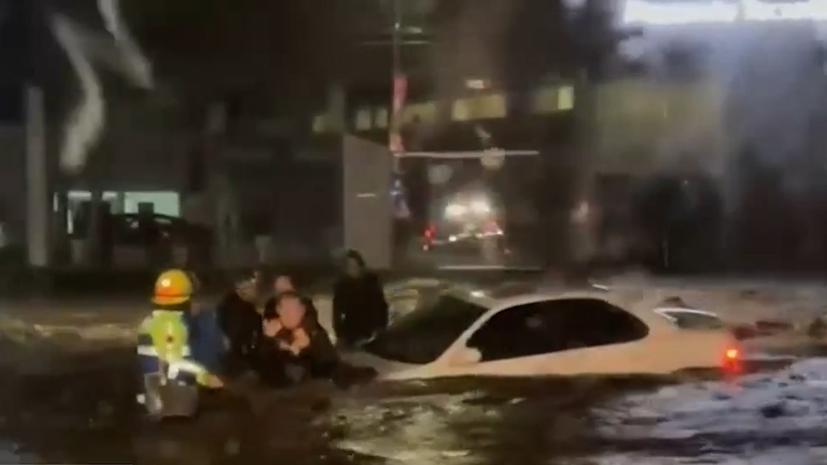 Colima sufre inundaciones tras paso de huracán 'Lidia'; hay una persona desaparecida