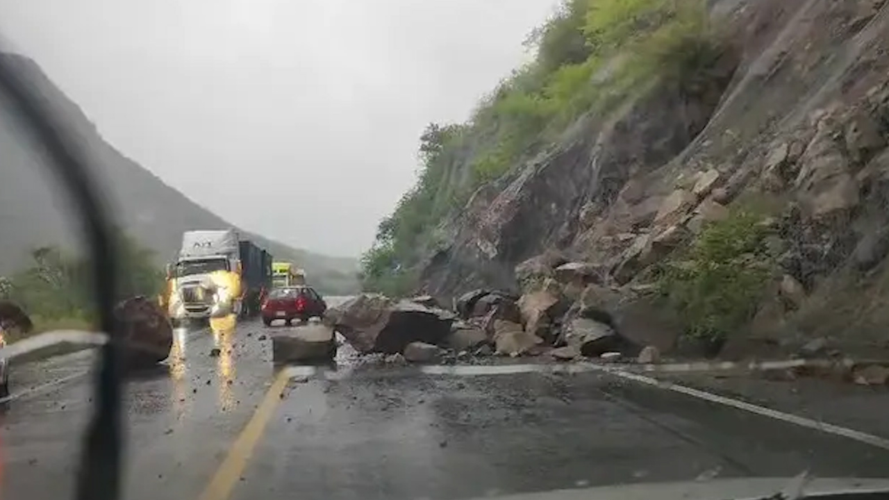 Huracán 'Lidia' deja a su paso por Michoacán cortes de energía eléctrica y deslaves