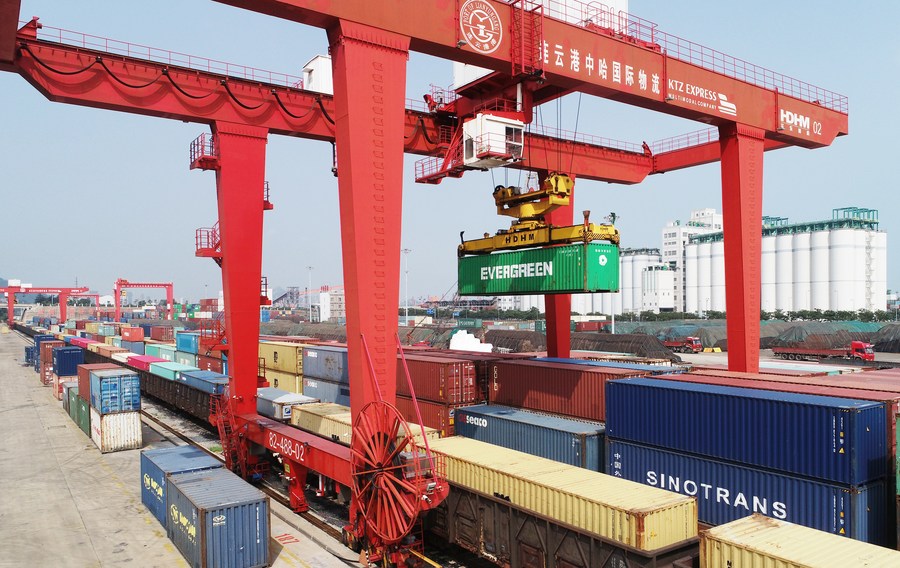 La iniciativa prioriza la conectividad de la infraestructura con seis corredores, seis rutas, múltiples países y puertos. (Xinhua/Wang Jianmin)
