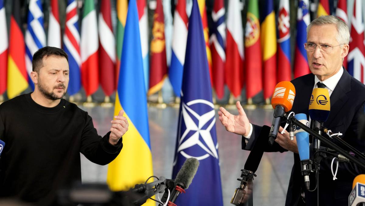 Volodimir Zelensky, presidente de Ucrania, con Jens Stoltenberg, director de la OTAN | AP