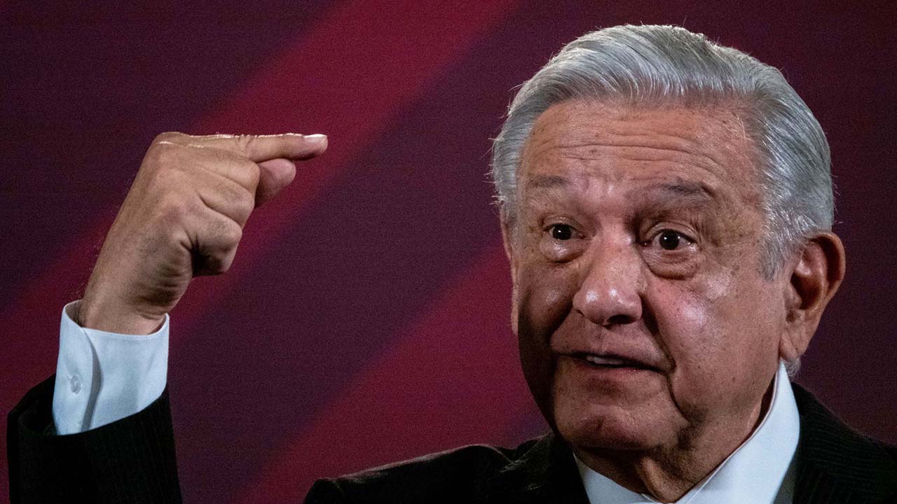 AMLO propone a ministros destinar fideicomisos a becas para estudiantes