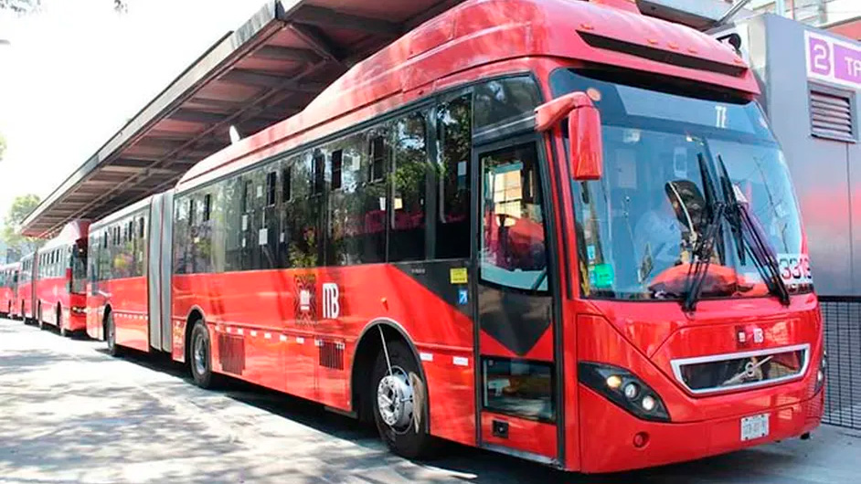 Feministas rechaza que estación del Metrobús de CdMx sea renombrada como "Amajac"