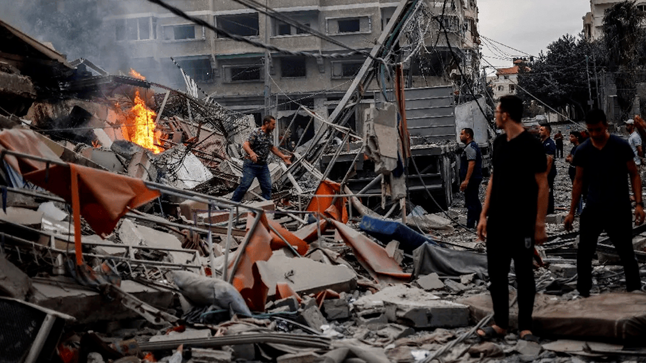 Temen crisis en hospitales de la Franja de Gaza tras bombardeos y ataques