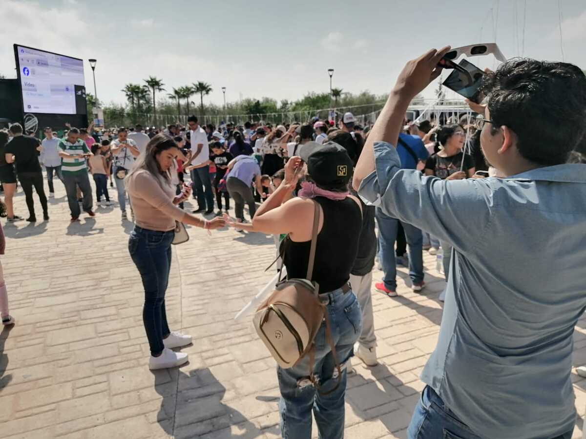 La ausencia del sol en el cielo dio una sensación térmica fresca y húmeda en el Bosque Urbano. | Manuel Guadarrama