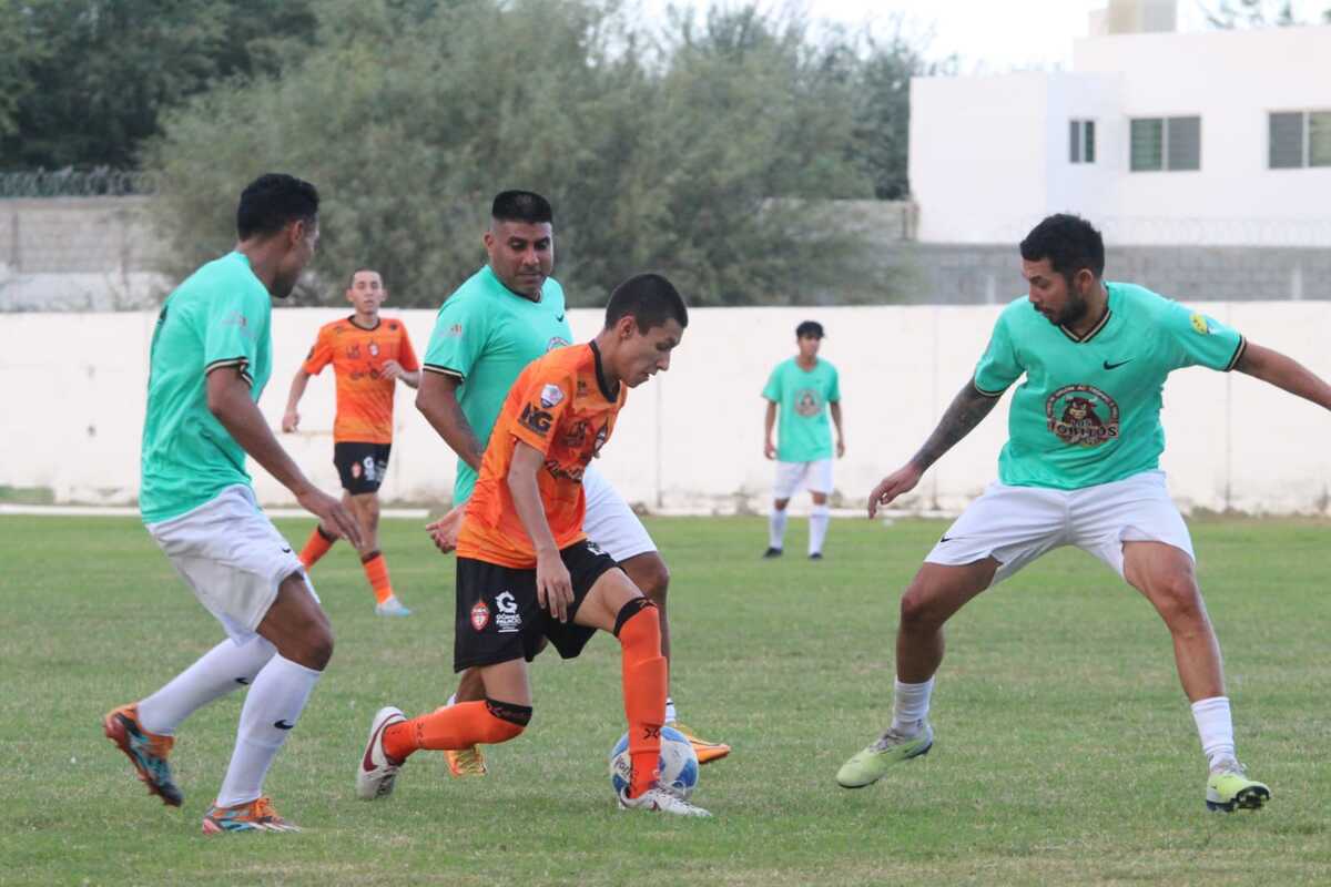 El encuentro fue disputado en el Estadio Gómez Palacio. (Roberto Amaya)