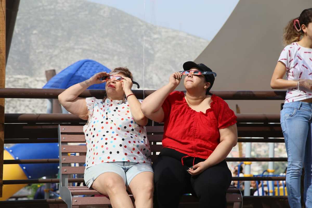 Desde temprana hora se dispusieron a subir por las góndolas del Teleférico hasta Puerto Noas de Torreón. (Martín Piña)