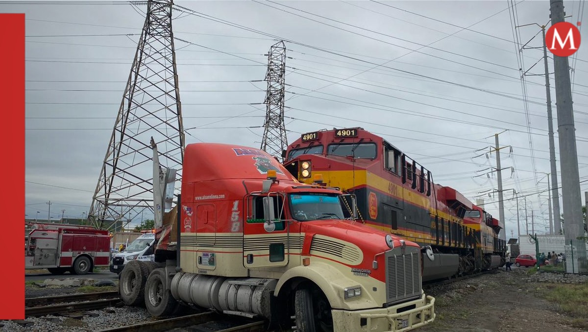 Tren impacta camión en San Nicolás. Foto: Especial