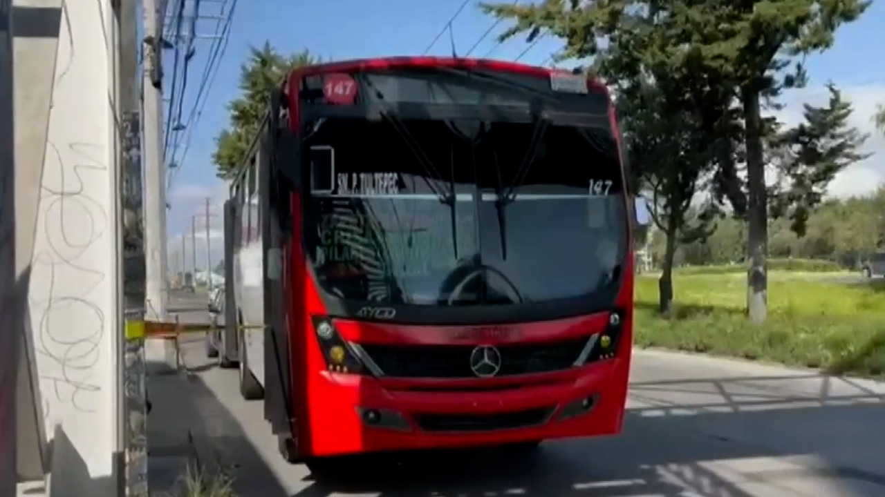 Asalto a transporte público en Toluca termina en dos heridos por arma de fuego