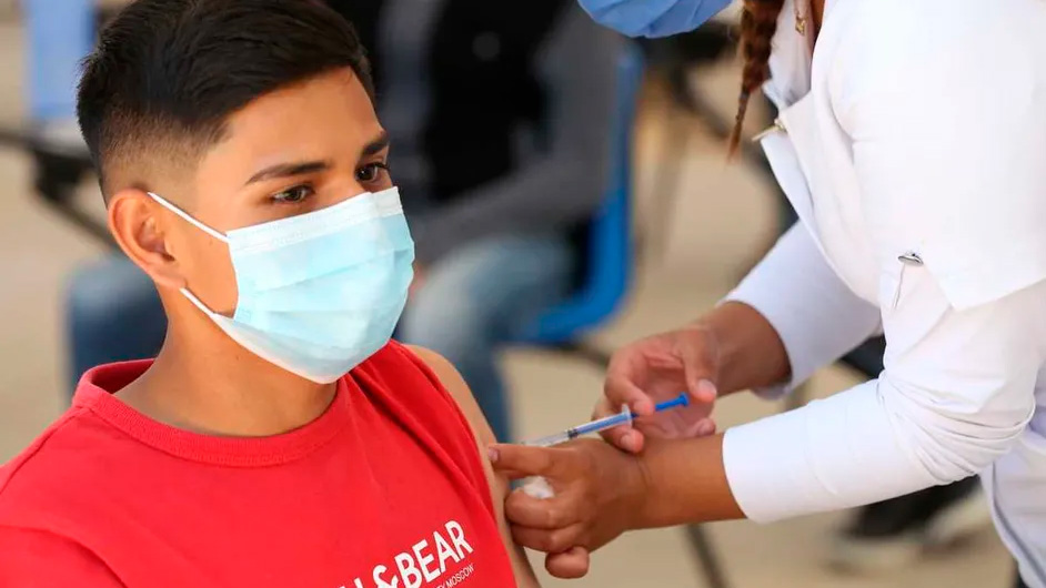 Inicia campaña de vacunación contra influenza y covid-19