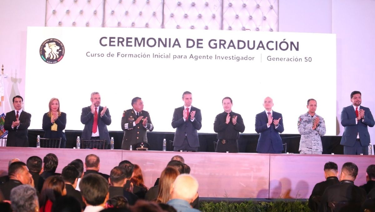 El encargado del despacho de la Fiscalía, Pedro Arce, realizó la entrega de los reconocimientos a los nuevos agentes de investigación. Raúl Palacios
