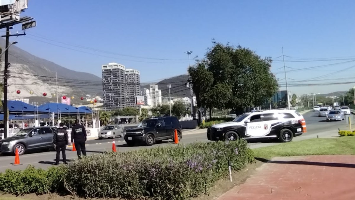 Filtros de seguridad en puente Miravalle en San Pedro Garza García | Sandra González