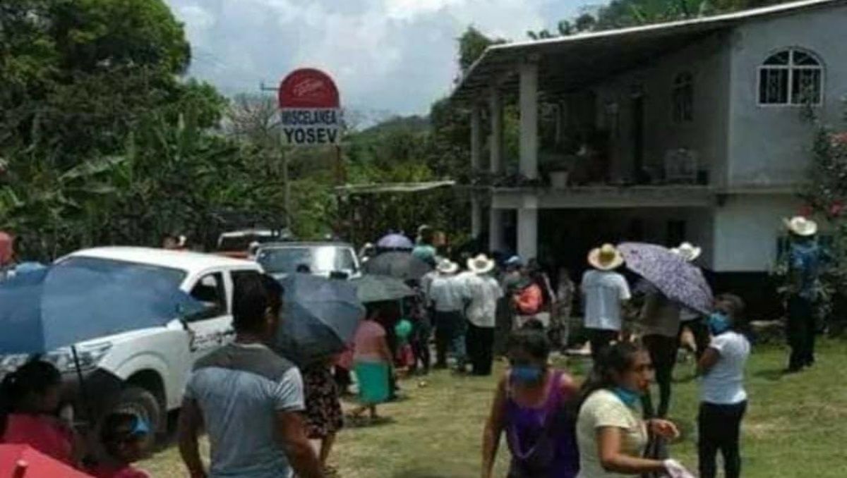 Llegan restos de familia calcinada a Tepexilotla, Puebla | Especial