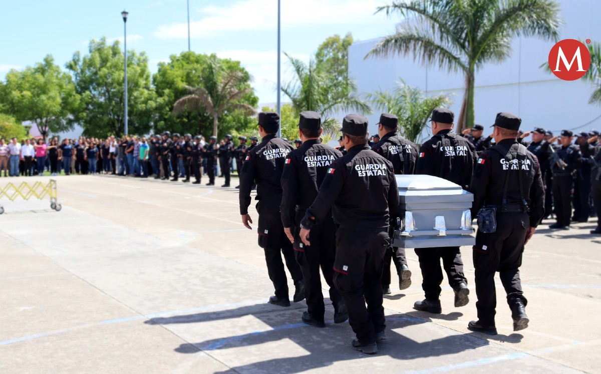 Brindan honores a policía que murió en San Fernando, Tamaulipas