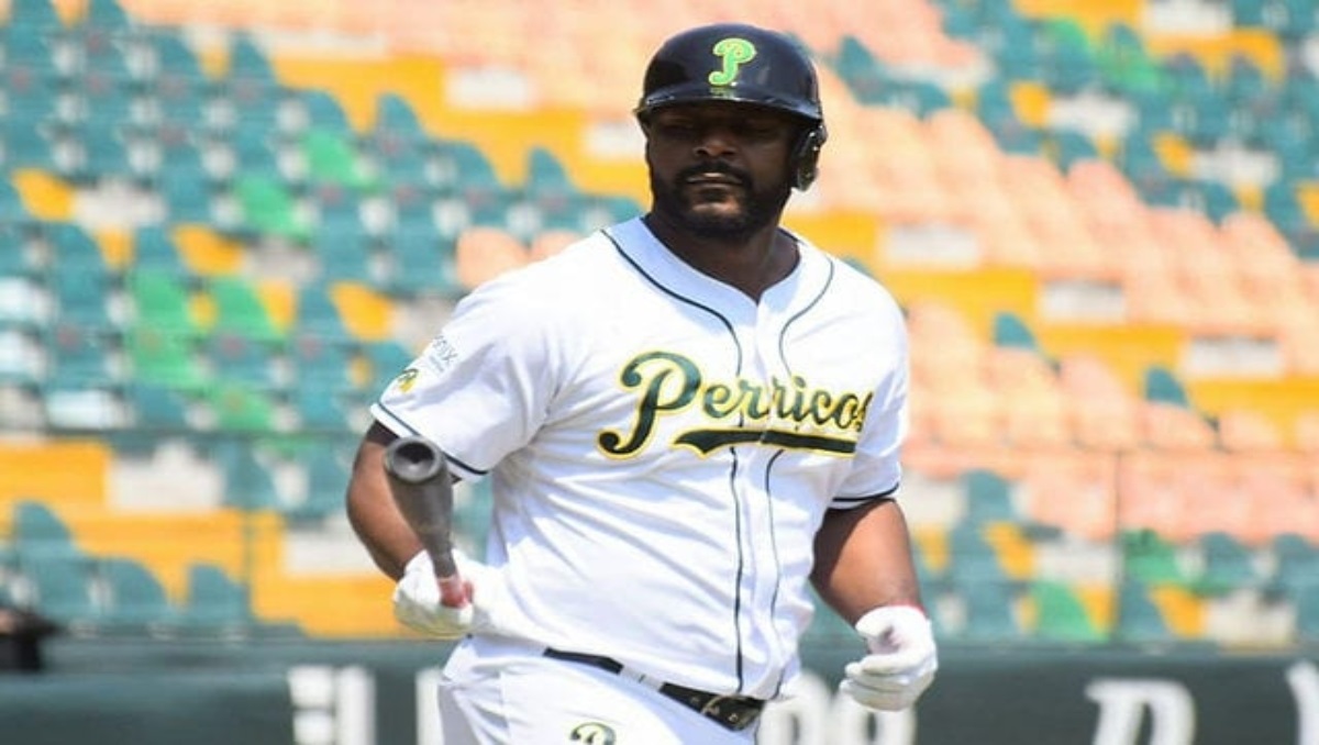 Chris Carter, jugador de Pericos Puebla, recibe premio Retorno del Año | Especial