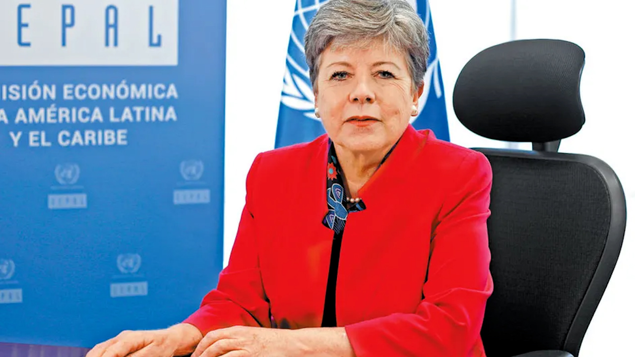 Comparece la canciller Alicia Barcenas ante el Pleno del Senado de la República