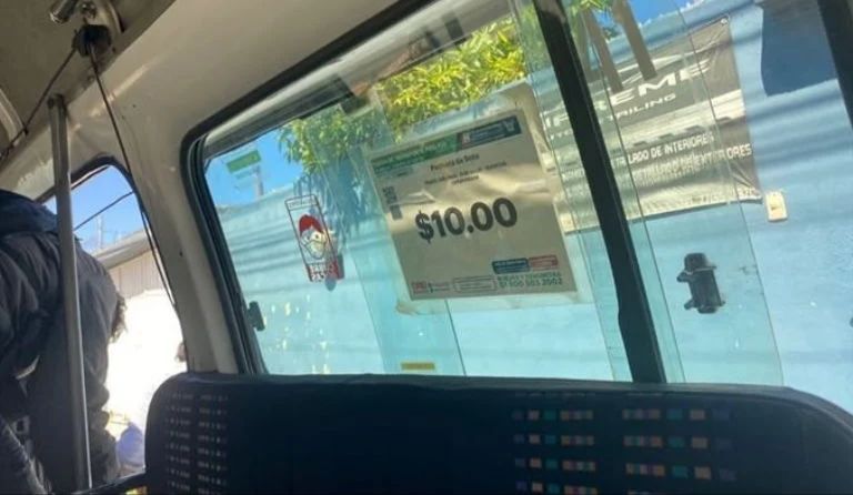 Conductor negaba descuento al adulto mayor.