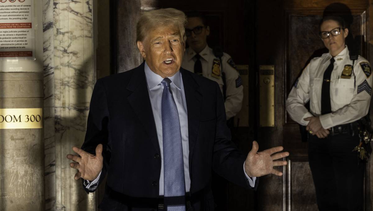 Donald Trump afuera del tribunal en Nueva York | AFP