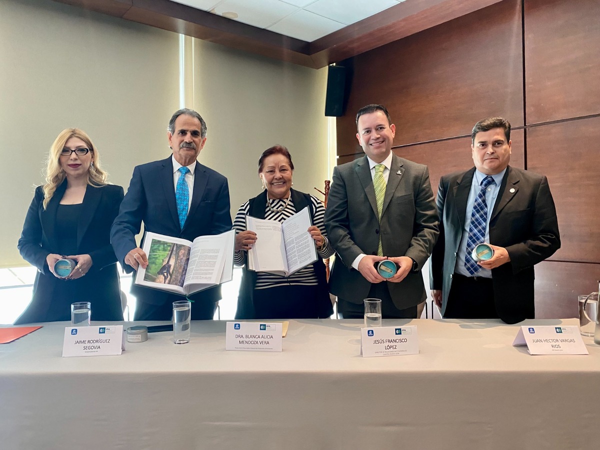 Este miércoles se realizó la ceremonia de presentación de la obra “30 años de derecho, justicia y procuración ambiental en México”. Foto: Especial
