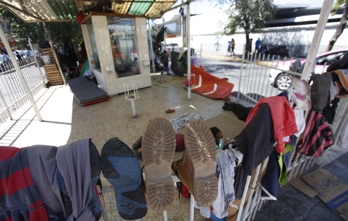 Campamento de migrantes en la Central de Autobuses del Norte (Foto: Ariana Pérez)