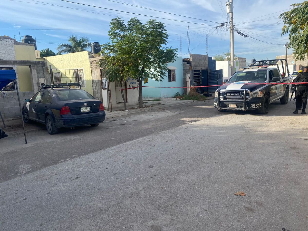 Familia atrapada por incendio en cables de CFE.