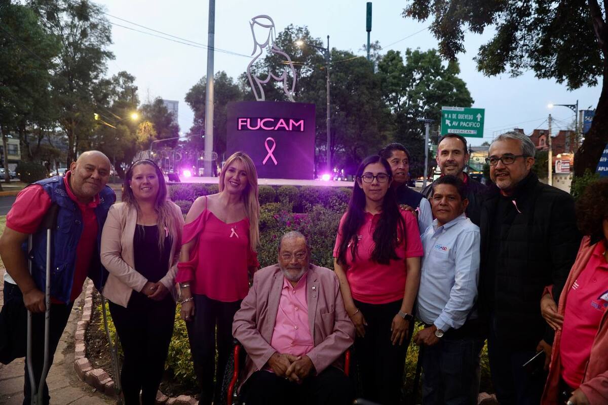 FUCAM presente en encendido rosa de Coyoacán. | Foto: Especial.