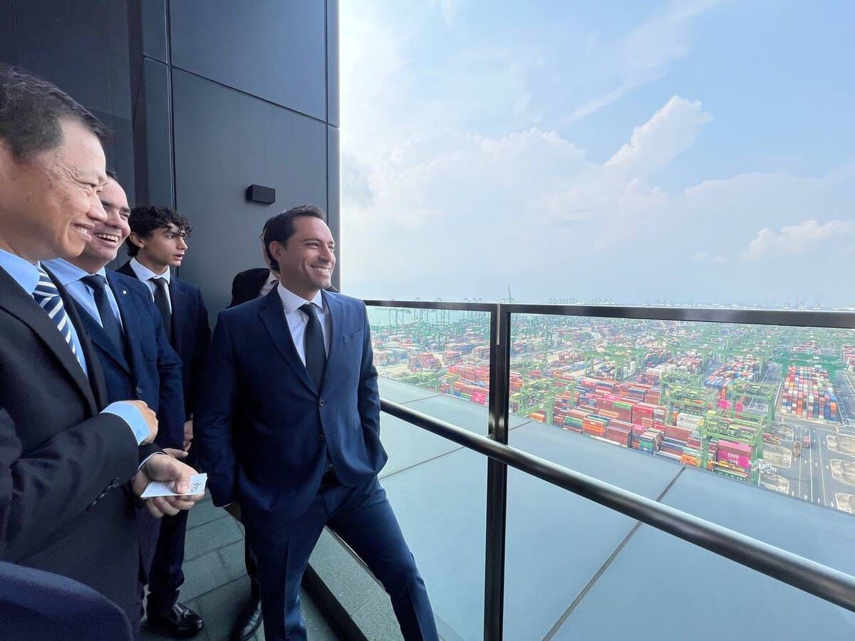 Mauricio Vila Dosal sostuvo reuniones con directivos del puerto de Singapur. (Especial)