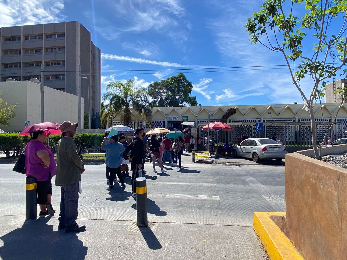 Denuncian atención lenta en farmacia del IMSS en Torreón.