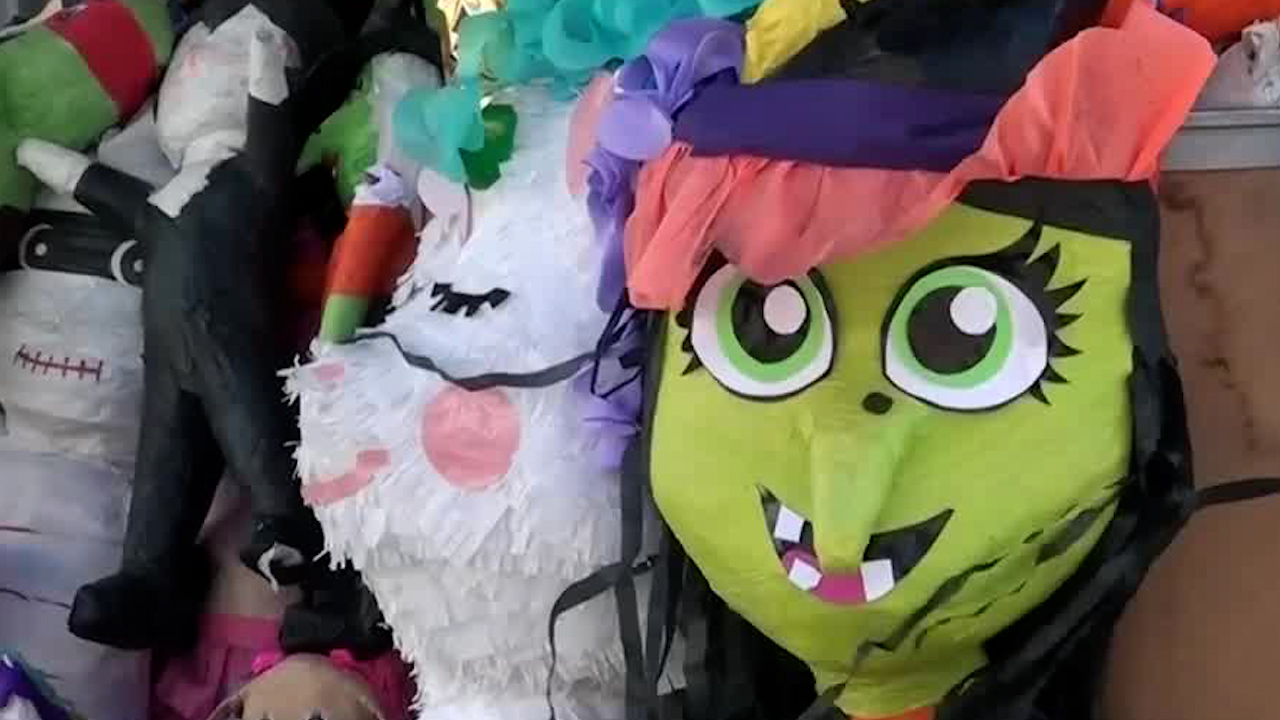 Incrementa venta de dulces y piñatas previo a Día de Muertos y Halloween