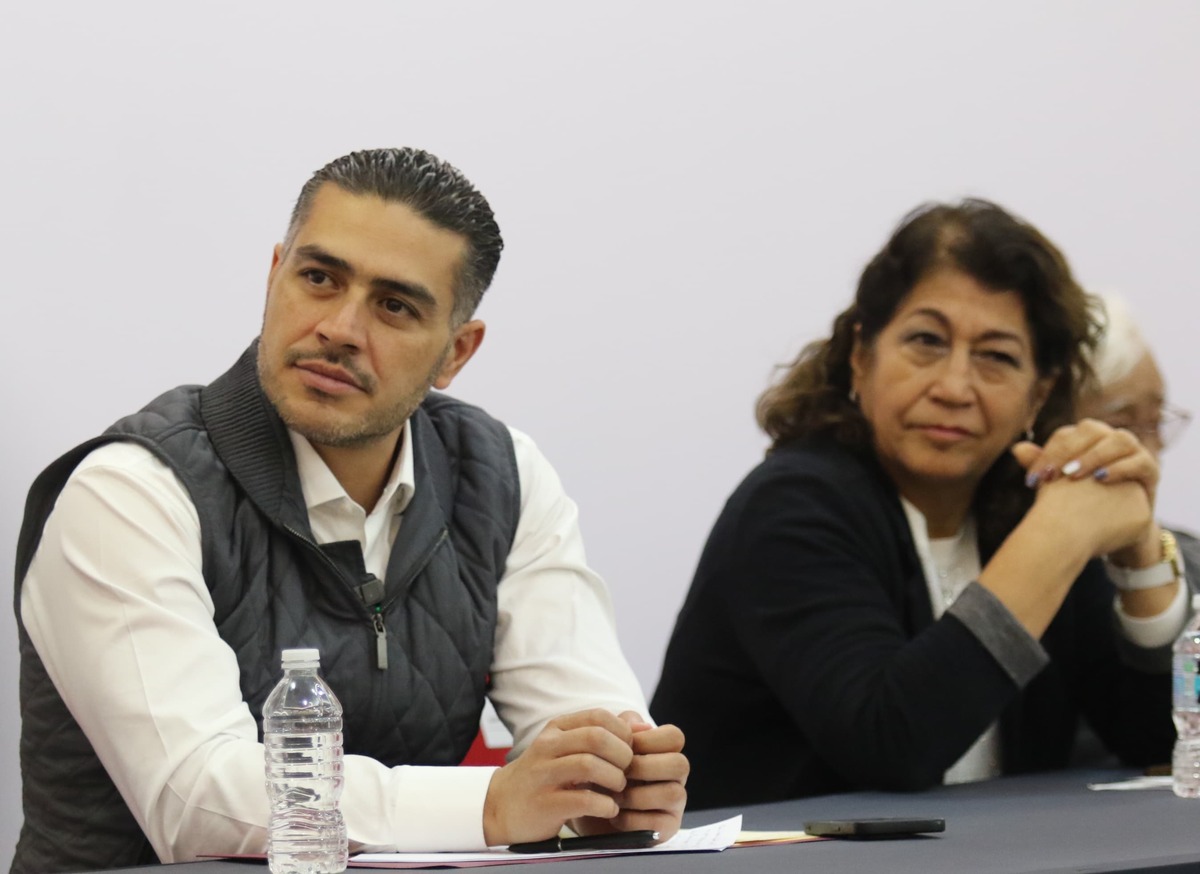 El ex jefe de la policía capitalina se reunió adultos mayores.