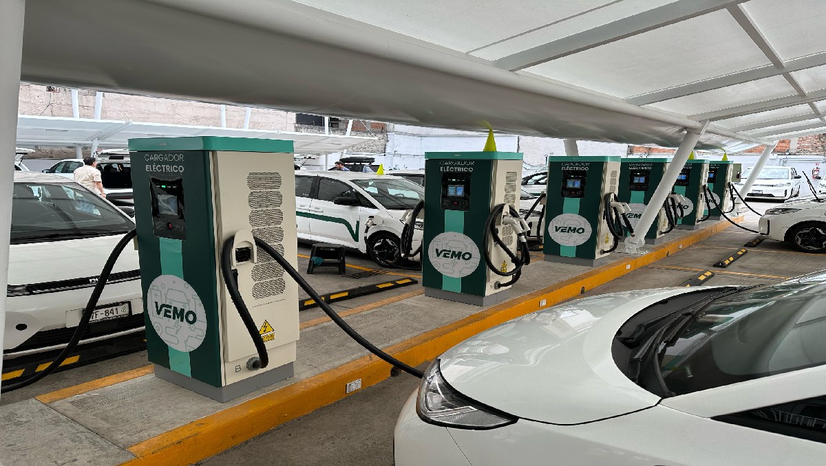 Vemo abre su primer electrolinera multipropósito