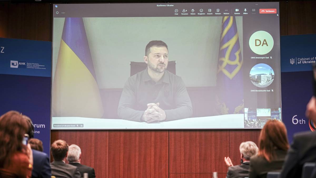 Volodimir Zelensky en videoconferencia con su gabinete | AP