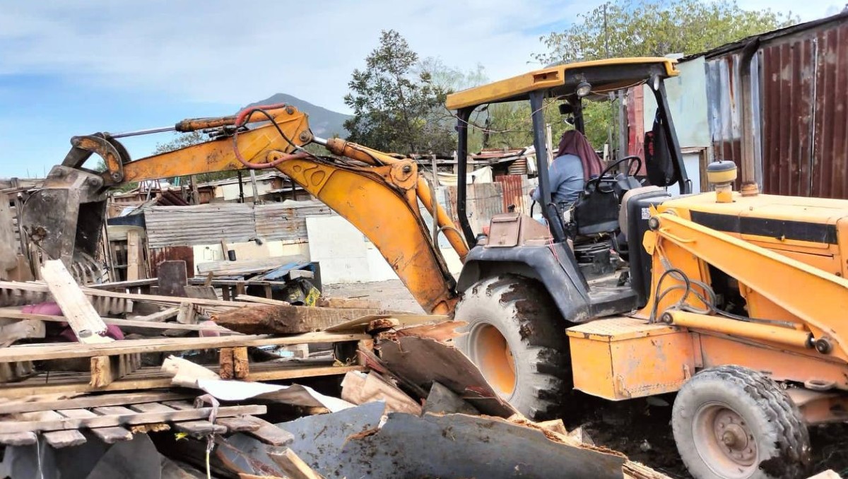 Además retiraron escombro y residuos dentro del cauce. Foto: Especial