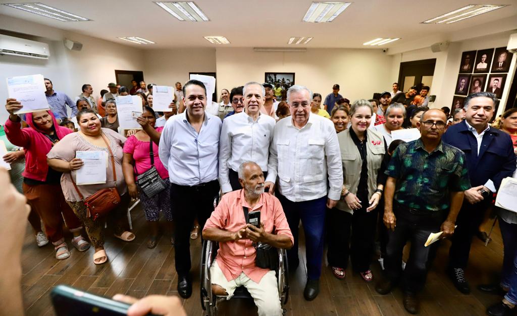 Rocha inicia con la entrega inmediata de cheques a damnificados por “Norma”