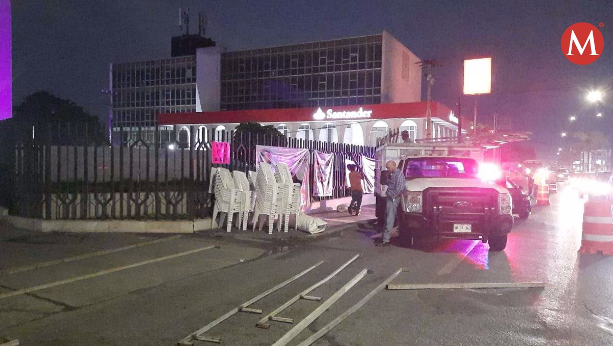 Trabajadores del Poder Judicial en Tampico retiran bloqueo a Avenida Hidalgo. (Jaime Maya)