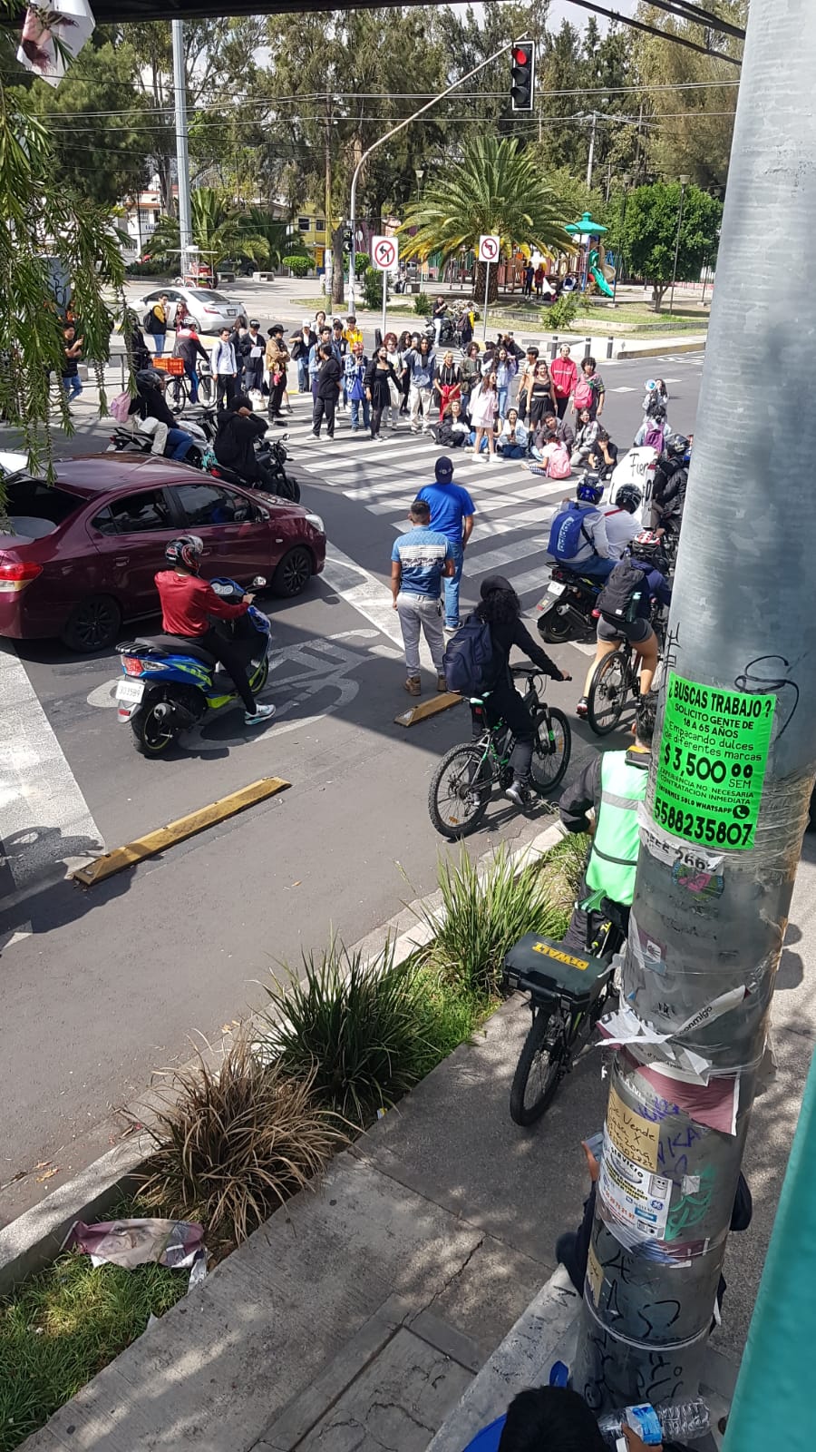 Bloqueo de alumnos de preparatoria 3 en Ciudad de México.