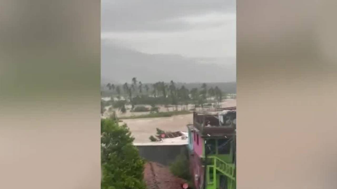 Huracán Otis deja devastación en Coyuca de Benítez, Guerrero