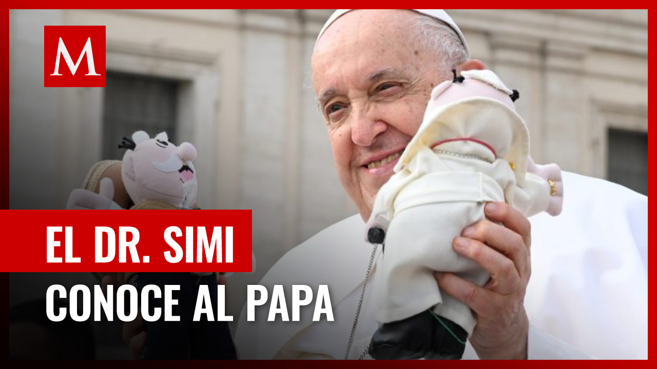 Papa Francisco recibe peluches del Dr. Simi en el Vaticano
